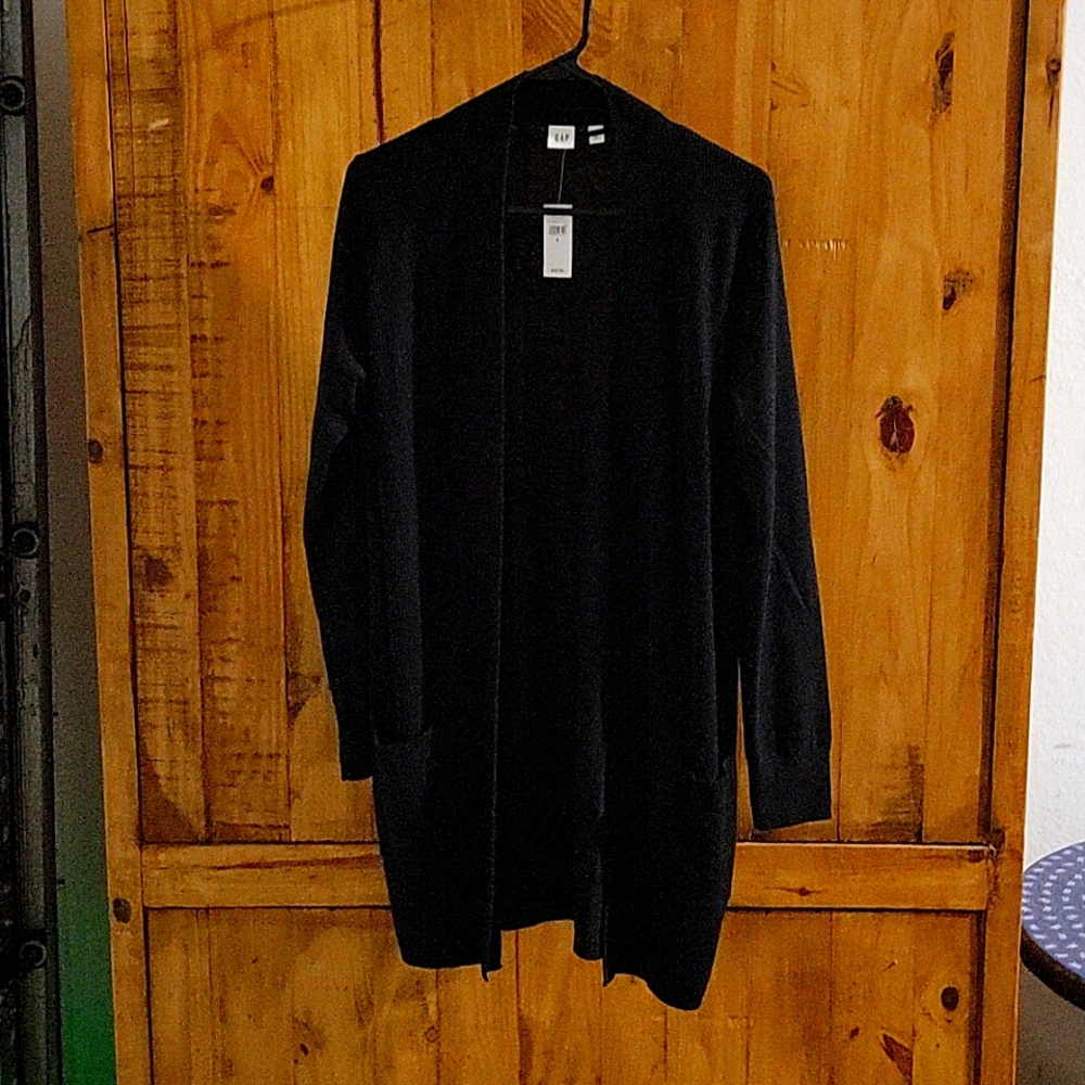 Gap Black Sweater new with tags.. never worn. Size small adults